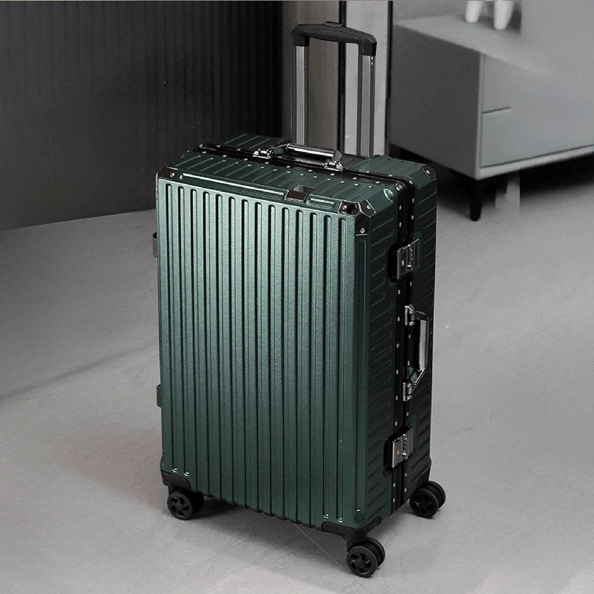 Aluminum Frame Hardside Luggage – Rolling Suitcase with USB Port & TSA Lock